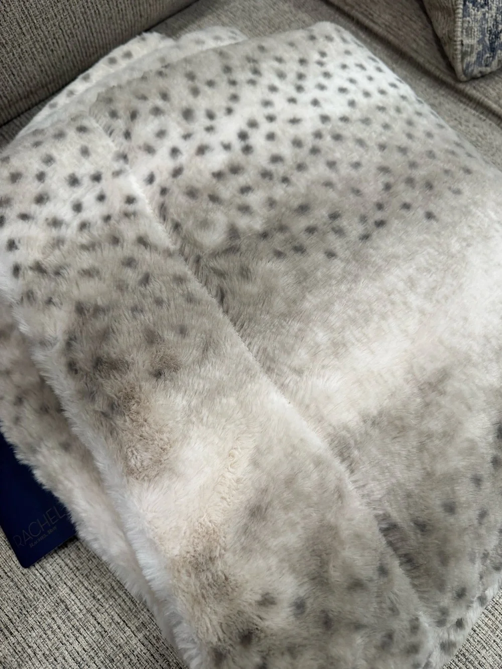 🎉LAST PIECE🎉RACHEL RACHEL ROY Spotted‎ Faux Fur throw